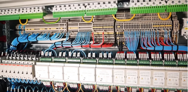 Щит с Wiren Board (видеообзор), проводок к проводку